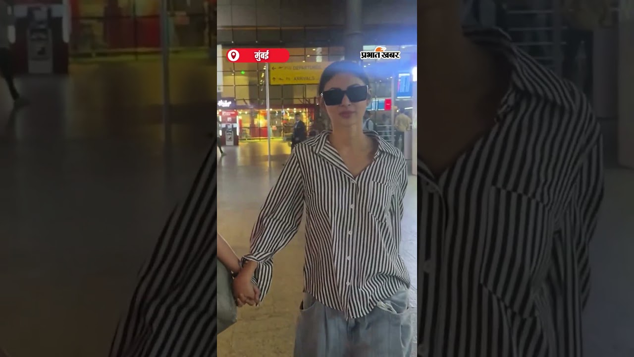 Mouni Roy Airport पर Casual Look में हुईं Spot | Bollywood | Celebrity | Shorts