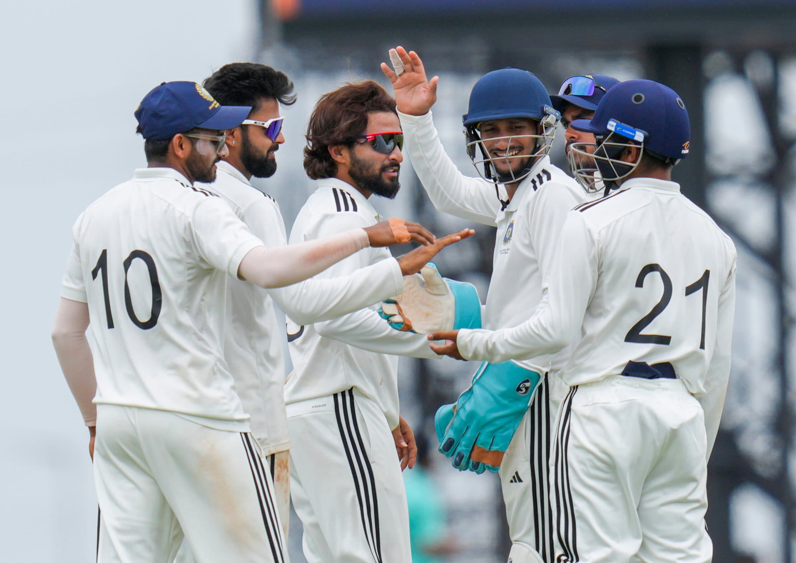 Duleep Trophy 2025 Final: पहले ही दिन 149 पर ढेर हुआ साउथ जोन, सेंट्रल जोन के इन दो गेंदबाजों ने बरपाया कहर