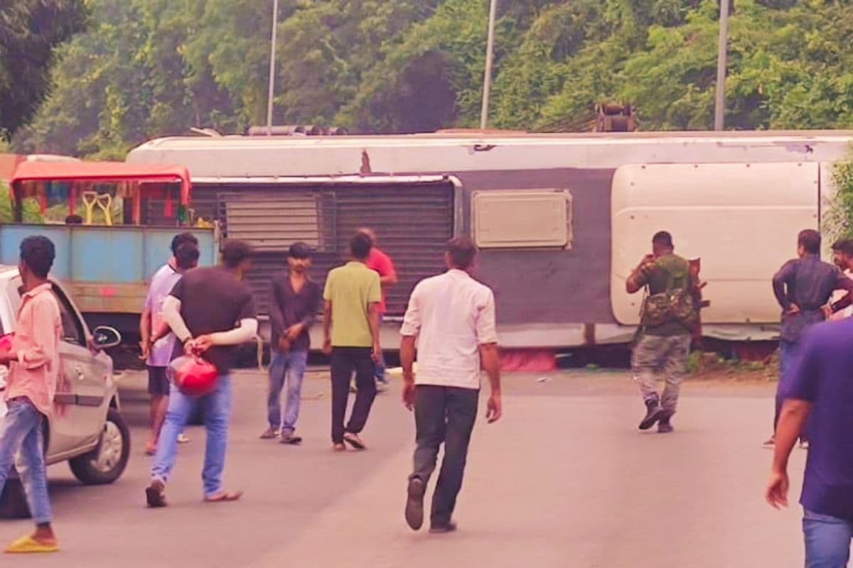 Ramgarh News: चुटूपालू घाटी में पलटी पर्यटन विभाग की बस, सड़क पर लगा लंबा जाम