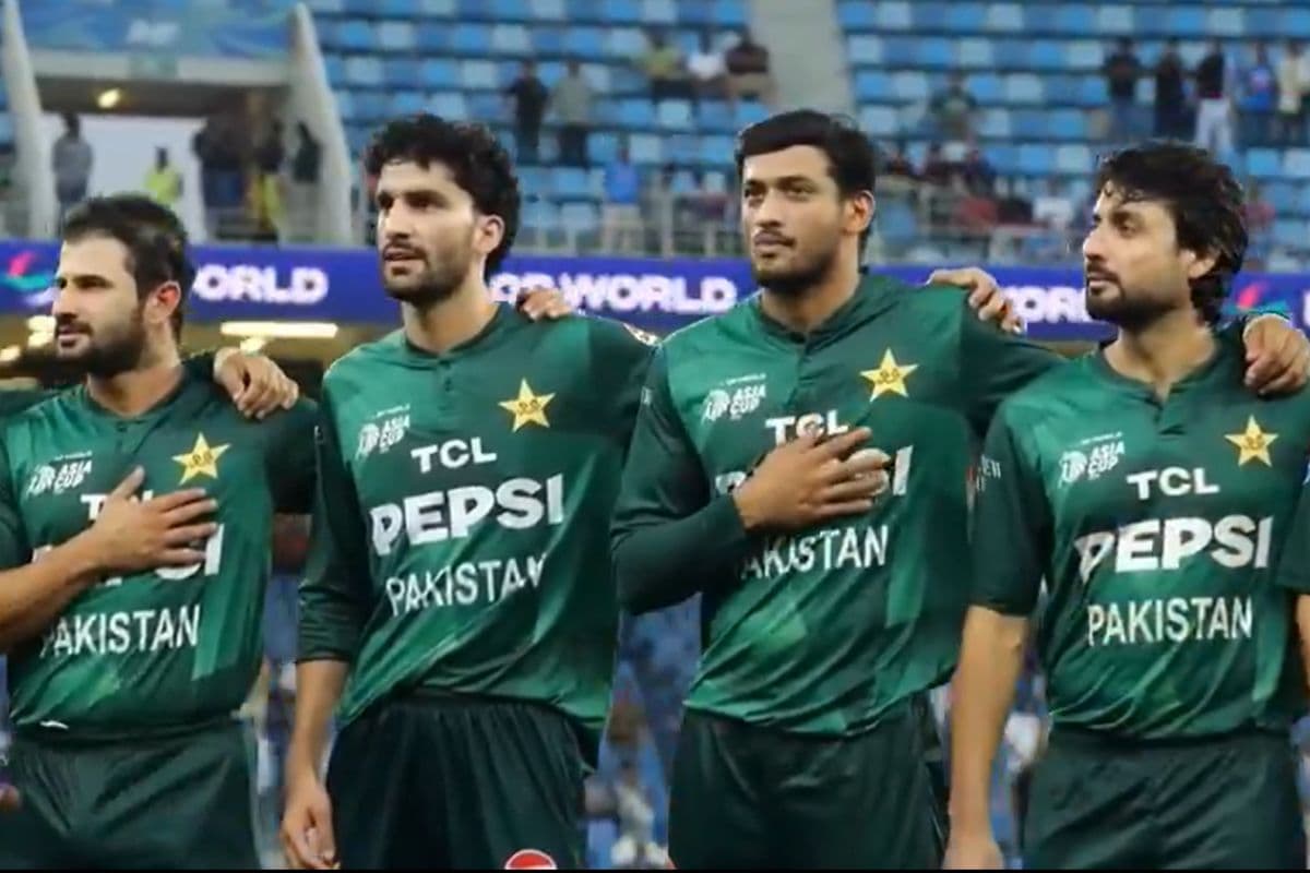 IND vs PAK: पाकिस्तान के राष्ट्रगान के समय DJ पर बजा ‘जलेबी बेबी’ सॉन्ग, शर्मसार हुए विपक्षी, VIDEO