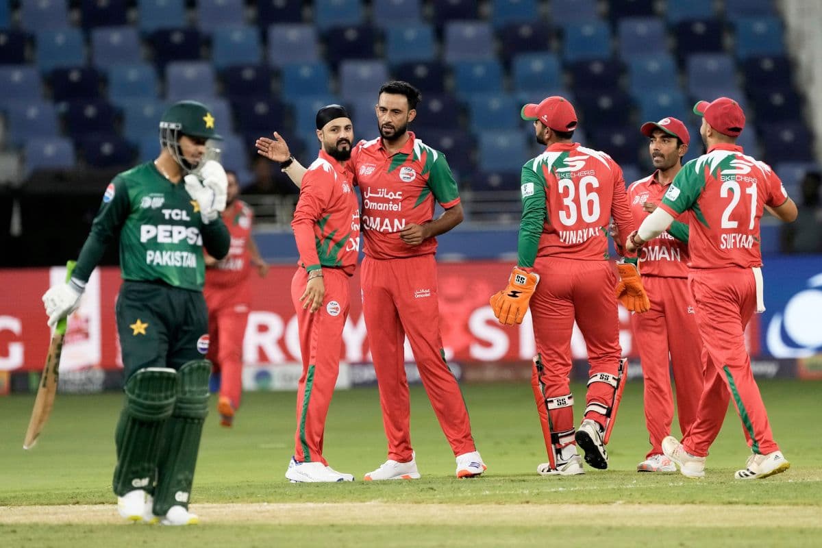 Asia Cup: बुमराह के 1 ओवर में 6 छक्के लगाने का चैलेंज, ओमान के खिलाफ पहली गेंद पर आउट, दिखी पाकिस्तान की औकात