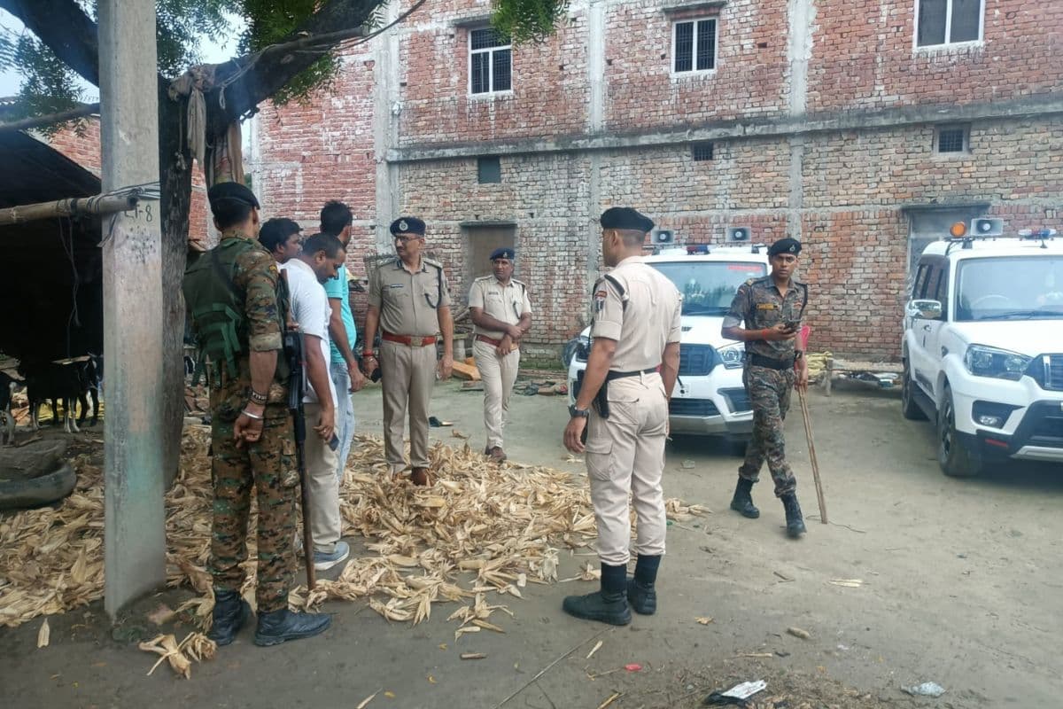 Attack On Police: बिहार और यूपी पुलिस पर पश्चिम चंपारण में जानलेवा हमला, एक एसआई घायल