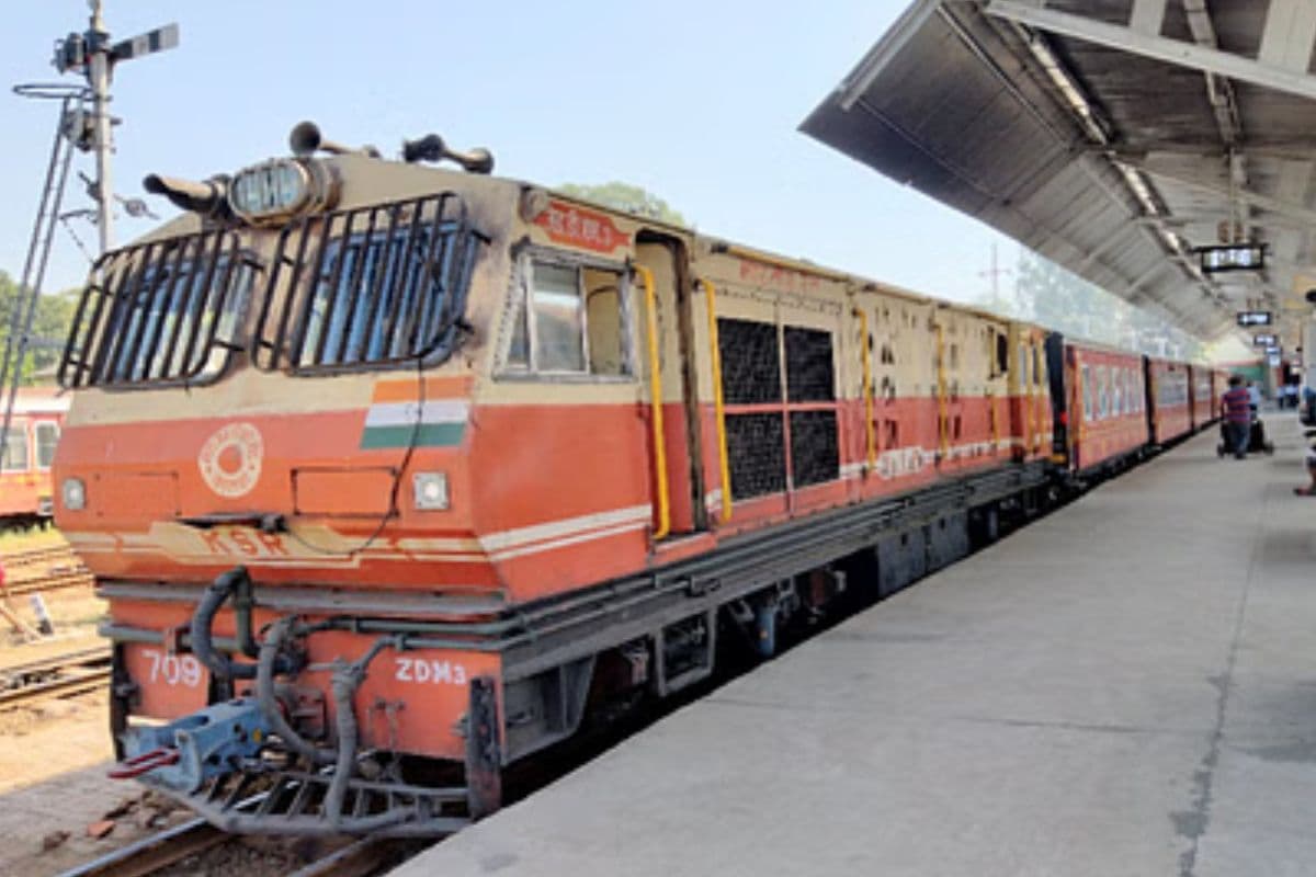 Bihar Train News: छपरा से होकर गुजरेगी बनारस-कोलकाता स्पेशल ट्रेन, बिहार में इन स्टेशनों पर भी होगा स्टॉपेज