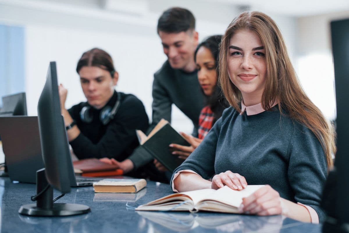 Canara Bank Vacancy 2025: ग्रेजुएट्स के लिए बड़ा मौका, कैनरा बैंक में 3500 पदों पर भर्ती शुरू, देखें Details