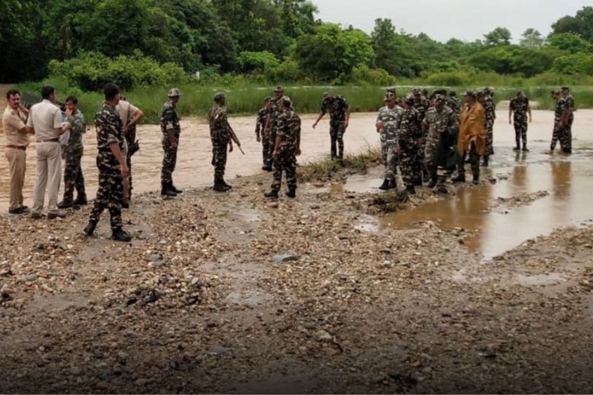 ऐसे टूटी बिहार में नक्सलियों की रीढ़! एनकाउंटर में दो दुर्दांत ढेर, 5 खूंखार हार्डकोर ने कर दिया सरेंडर