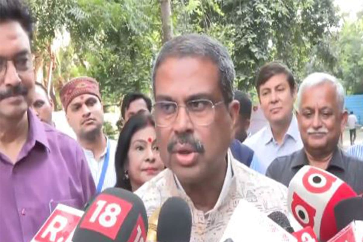 Bihar politics : चुनावी मोड में भाजपा, धर्मेंद्र प्रधान ने पटना में शुरू किया घर-घर संपर्क अभियान, क्या है मकसद