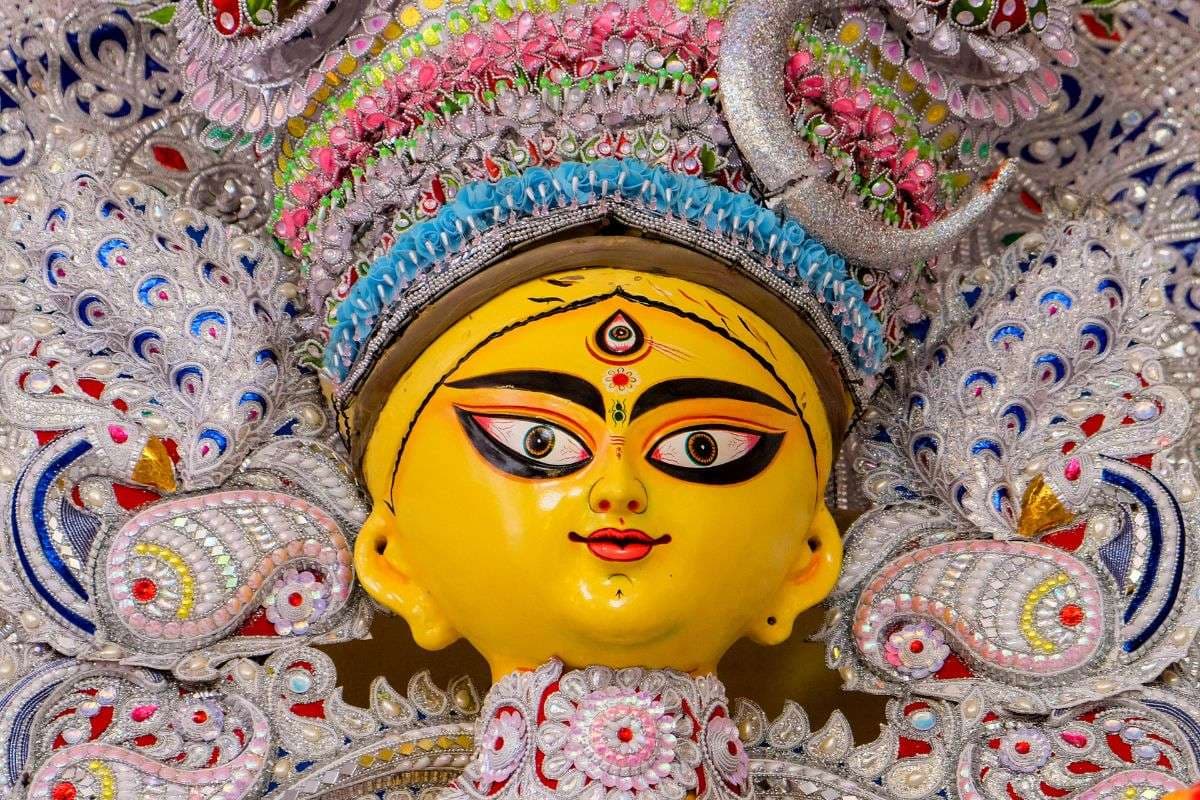 Durga Puja Bangladesh: बांग्लादेश में दुर्गा पूजा की धूम, मंदिरों में शंखनाद, दो लाख से ज्यादा सुरक्षाकर्मी तैनात