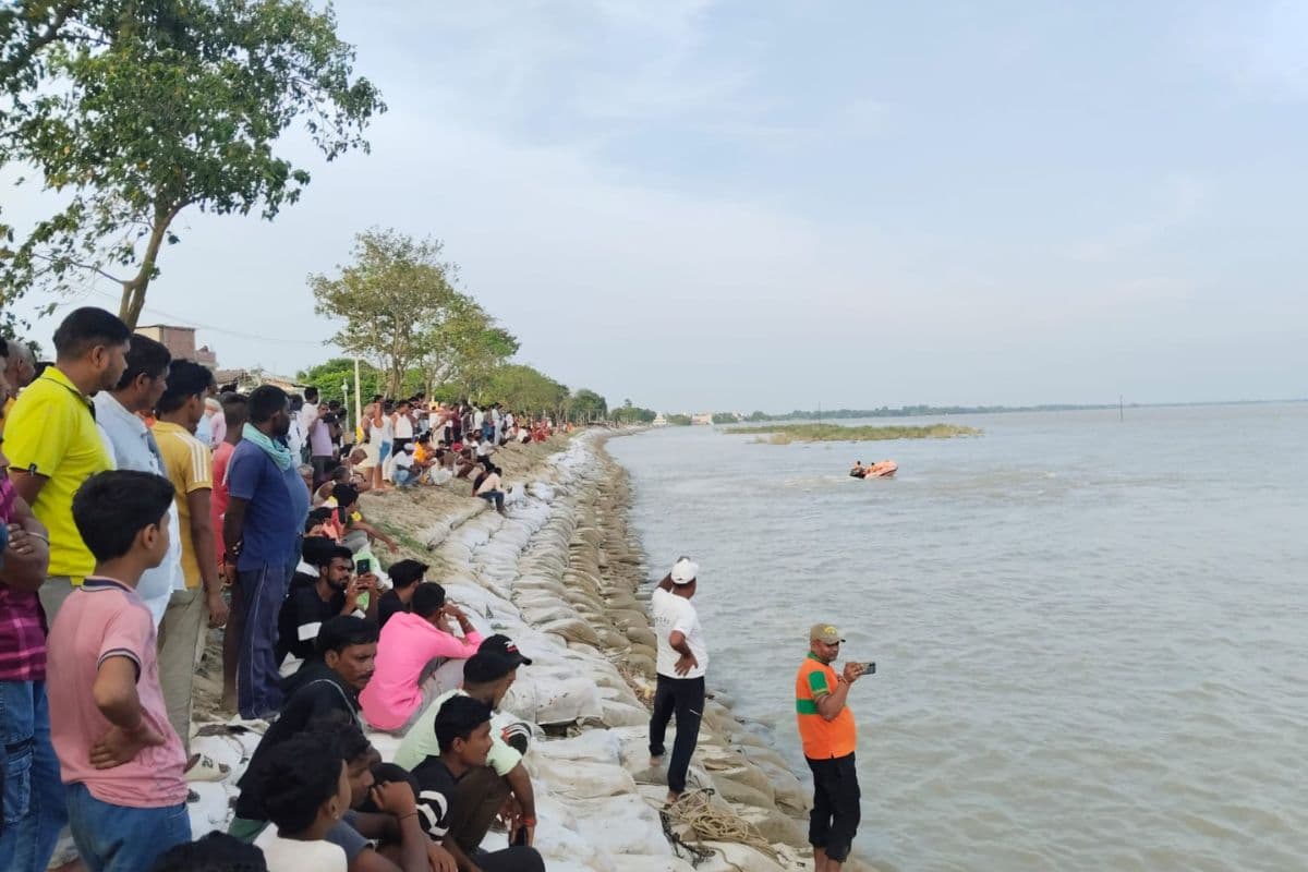 Bihar News: गंगा स्नान के दौरान चार बच्चियां डूबीं, दो सगी बहन लापता, दो की बची जान, मचा हाहाकार