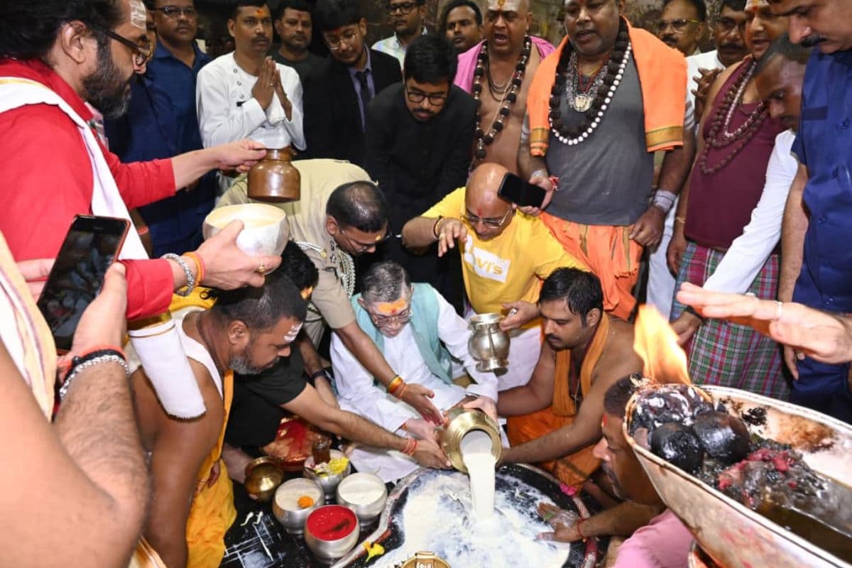 PHOTOS: बाबा बैद्यनाथ धाम पहुंचे राज्यपाल, मंत्रोच्चार के साथ की विशेष पूजा