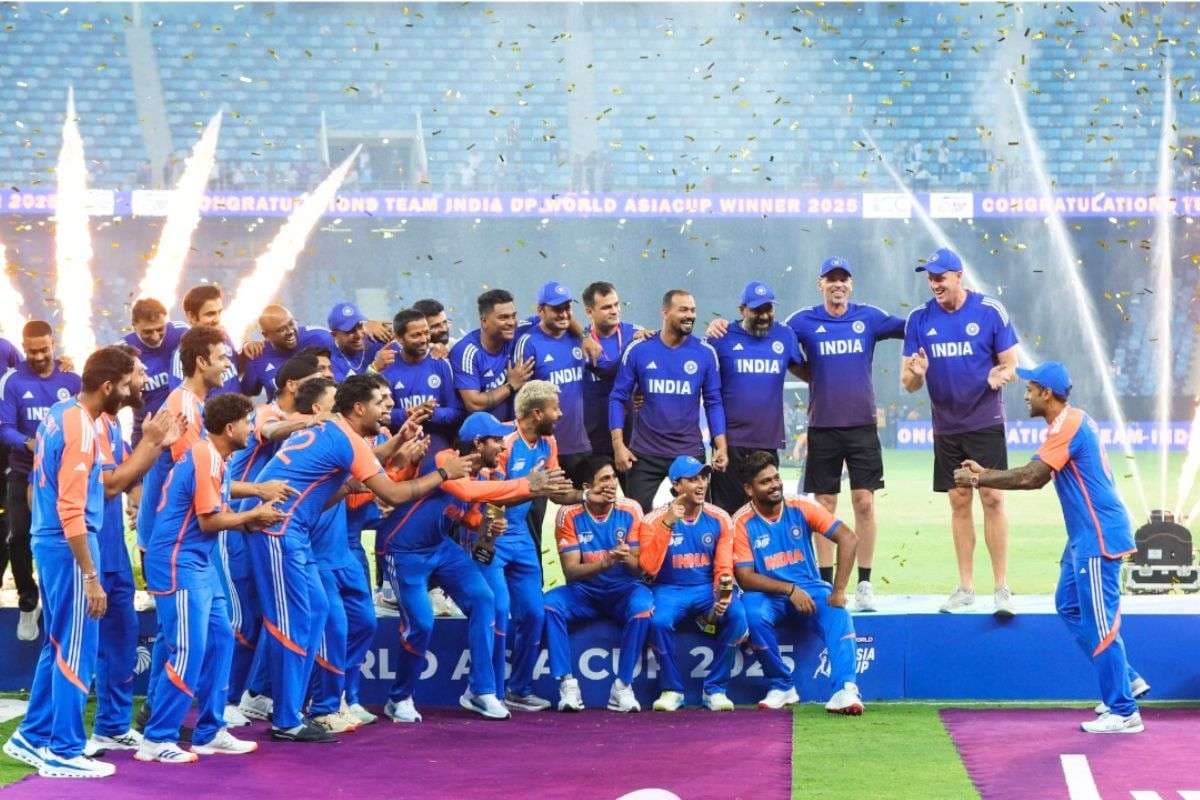 IND vs PAK फाइनल में जीत के बाद सूर्यकुमार ने दिलाई रोहित शर्मा की याद, 23 सेकंड के वीडियो ने जीता फैंस का दिल