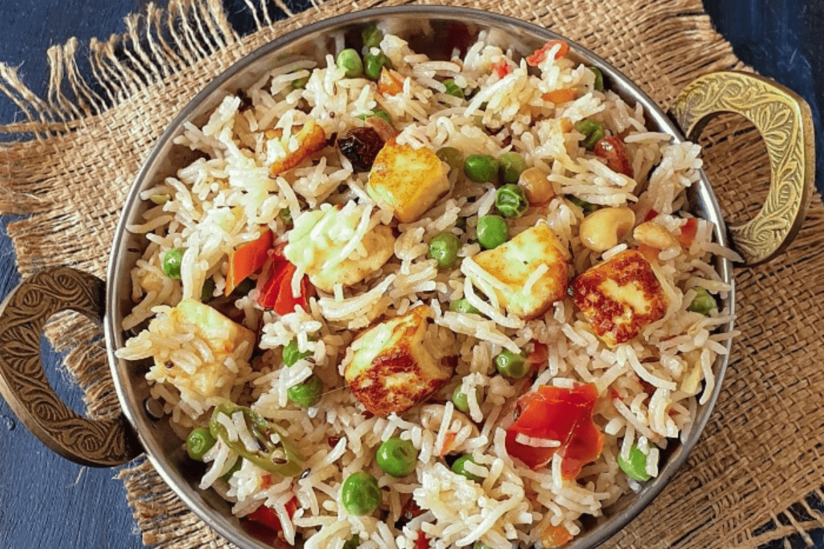 Matar Paneer Pulao Recipe: मिनटों में बनाएं रेस्टोरेंट जैसा टेस्टी मटर पनीर पुलाव, आसान स्टेप-बाय-स्टेप तरीका