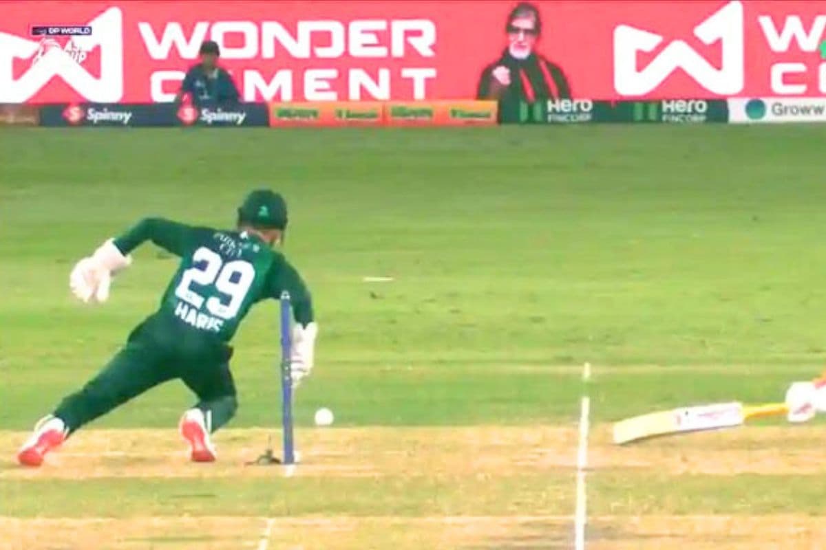 IND vs PAK: अभिषेक और गिल से मार खाने के बाद बेईमानी पर उतरा पाकिस्तान, इस खिलाड़ी ने की शर्मनाक हरकत