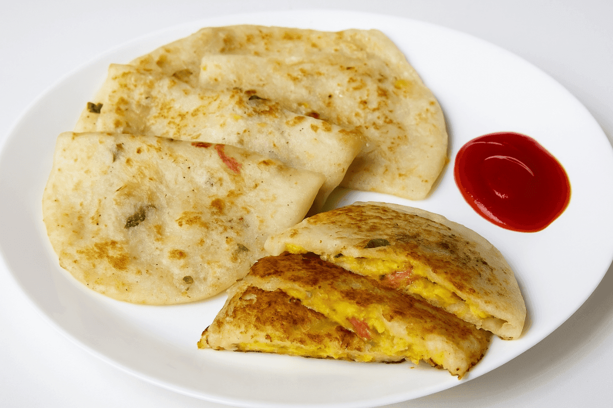 Stuffed Uttapam Recipe: मिनटों में बनाएं टेस्टी और हेल्दी ब्रेकफास्ट, जानें आसान स्टफ्ड उत्तपम बनाने की रेसिपी