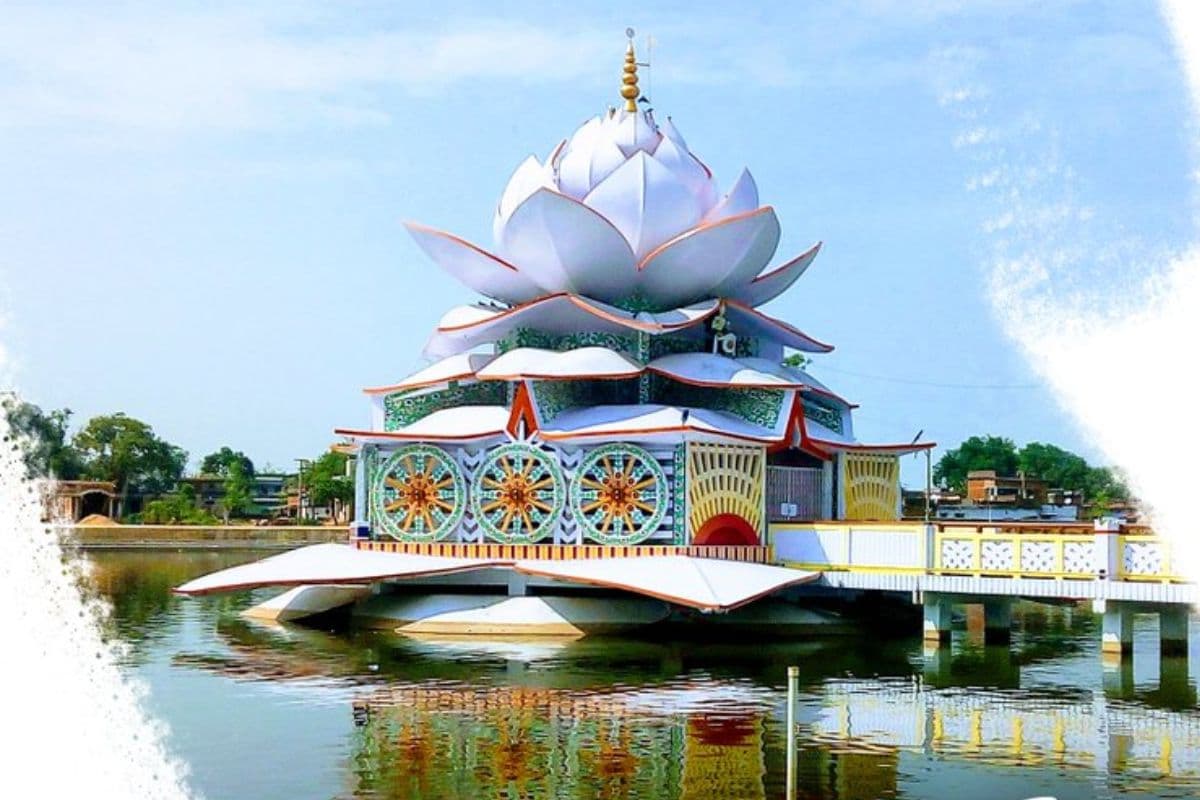 सोशल मीडिया पर छाया झारखंड का यह खूबसूरत मंदिर, पानी के बीच दिखता है अद्भुत नजारा