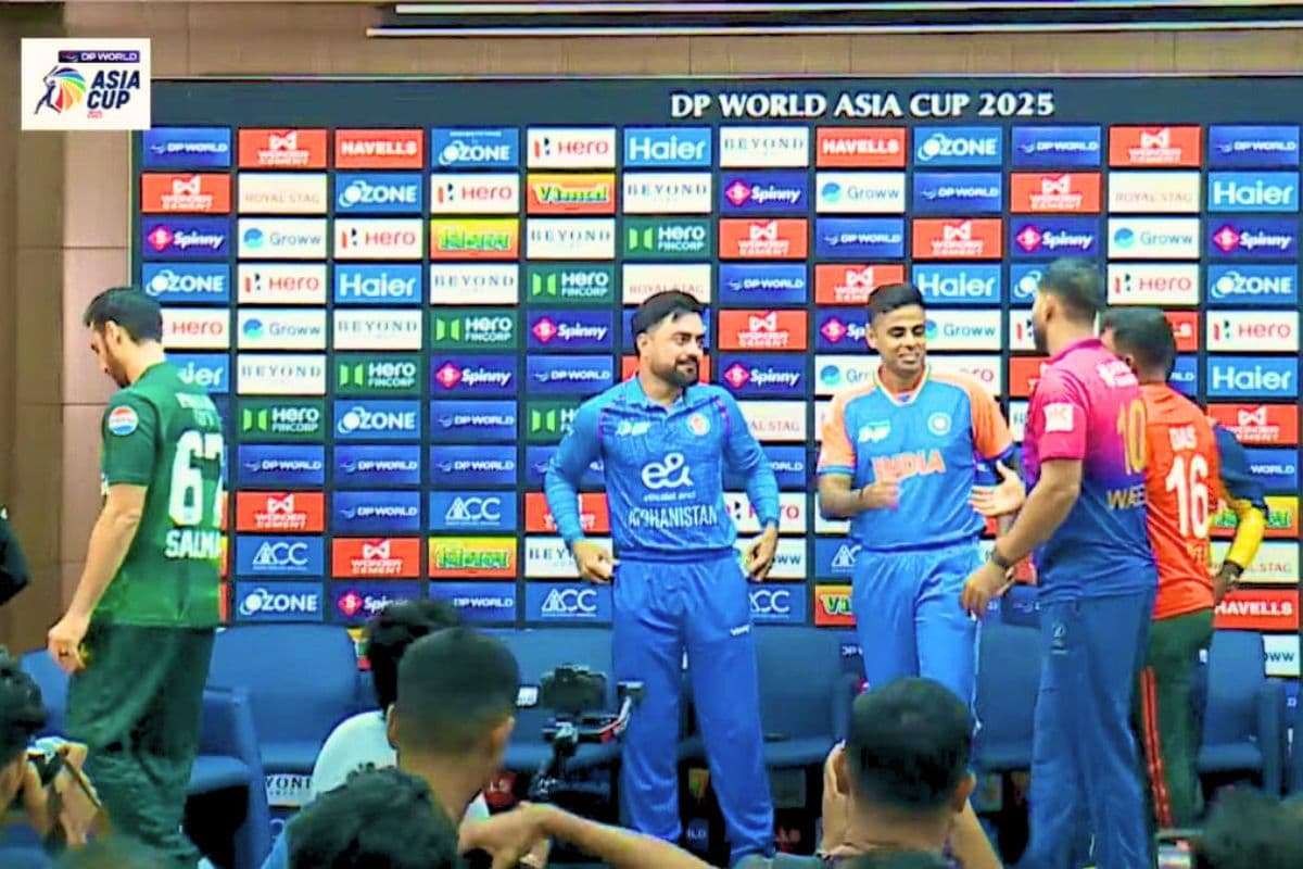 Asia Cup 2025 की प्रेस कॉन्फ्रेंस में आमने-सामने आए IND और PAK टीम के कप्तान, वायरल हुआ दोनों का रिएक्शन