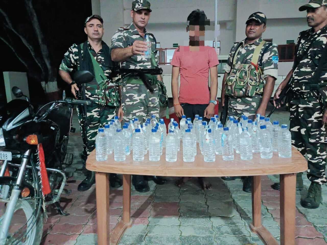 नेपाली शराब के साथ तस्कर गिरफ्तार