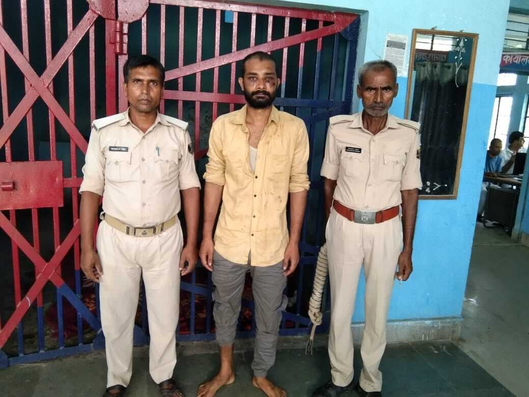 मोबाइल छिनतई के दौरान युवक कट्टा व कारतूस के साथ धराया