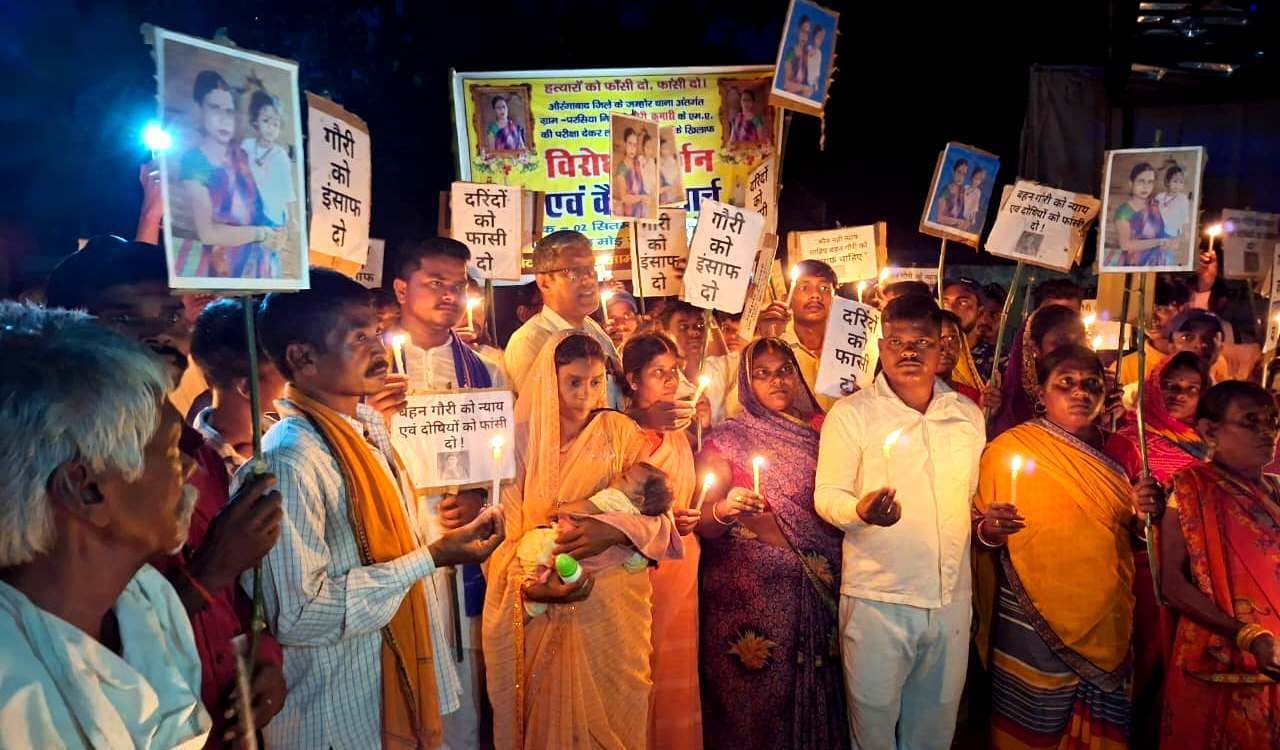 कैंडल मार्च निकाल मृतका को दी श्रद्धांजलि, की गिरफ्तारी की मांग