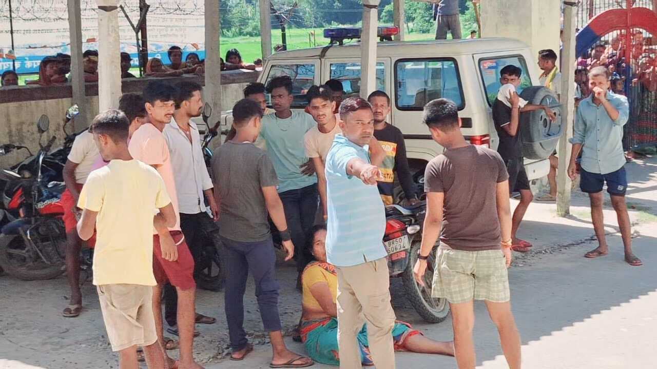 शराब लदी स्कॉर्पियो पेड़ से टकराई, चालक की मौके पर मौत