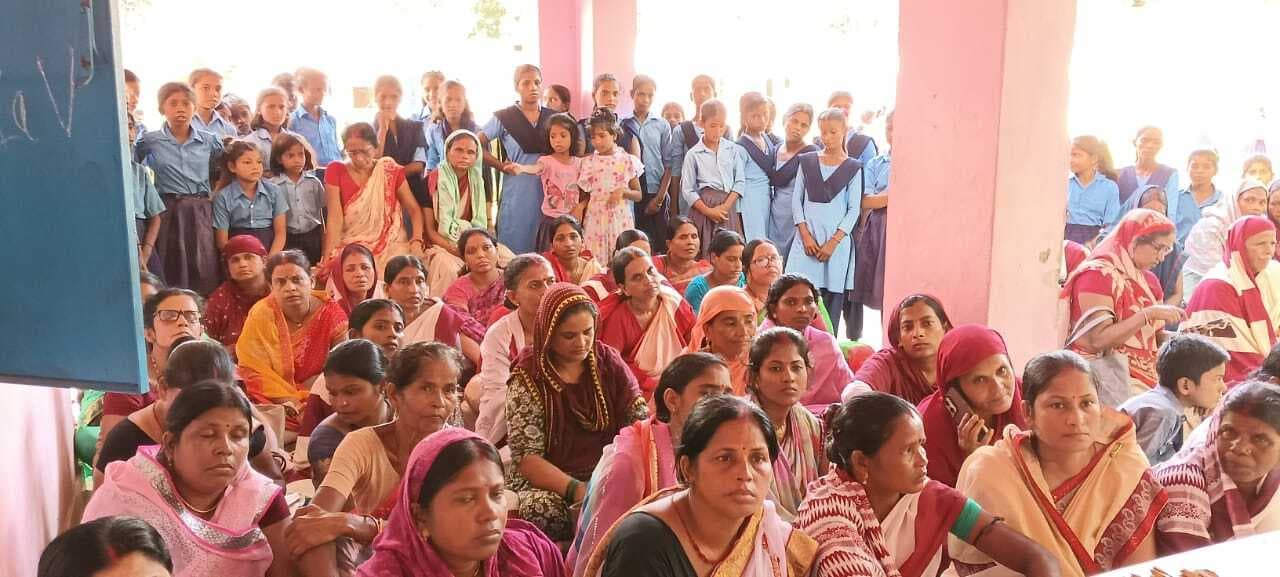 बेटी बचाओ-बेटी पढ़ाओ योजना के तहत महिलाओं व छात्राओं को किया जागरूक