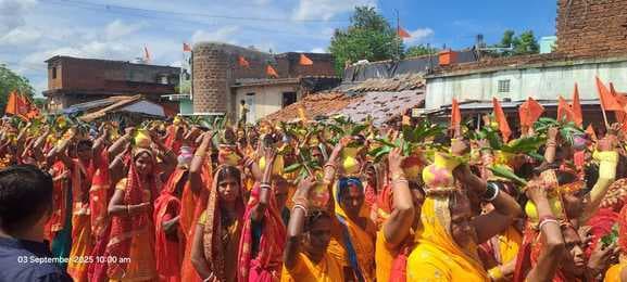 नौ दिवसीय संगीतमय रामकथा को लेकर निकली कलश शोभा यात्रा