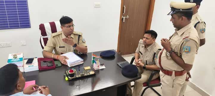 एसपी ने पथरगामा थाना का किया निरीक्षण