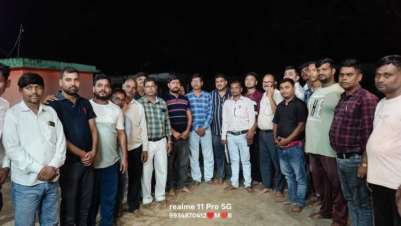 Giridih News: दुर्गा पूजा की कोर कमेटी की बैठक