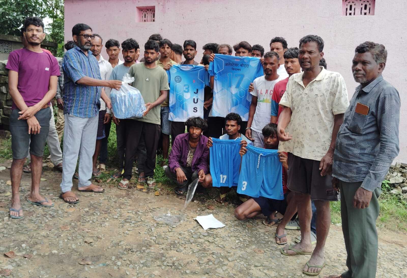 फुटबॉल क्लब में मिलन समारोह का आयोजन