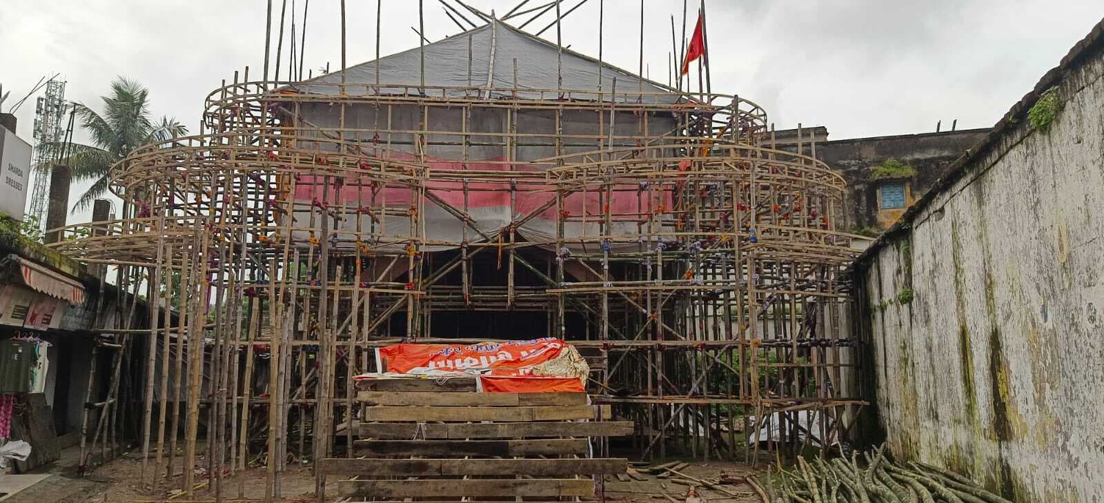 बारिश के कारण धीमी पड़ी दुर्गा पूजा की तैयारी