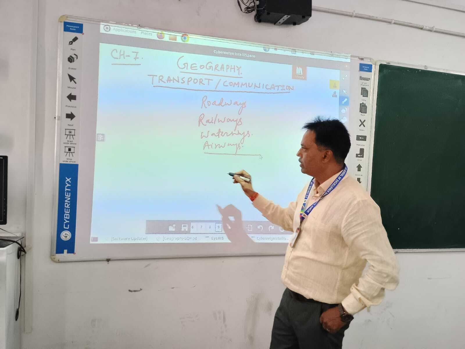 Ranchi News : ब्लैकबोर्ड से स्मार्ट बोर्ड, बदलती शिक्षा, बदलते शिक्षक