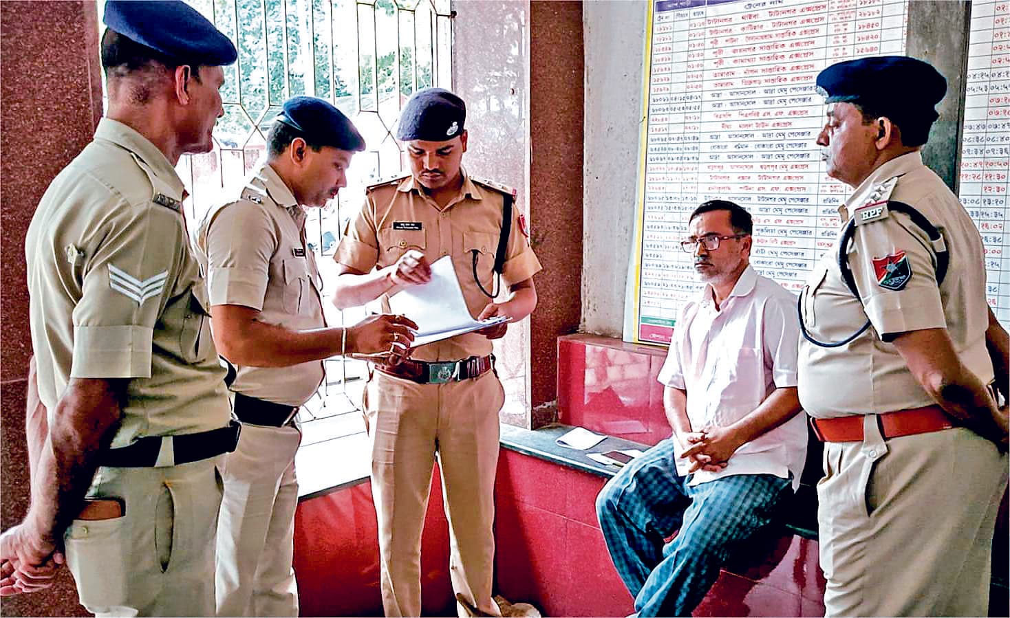 बर्नपुर स्टेशन पर अवैध टिकट कारोबार का पर्दाफाश, एक अरेस्ट