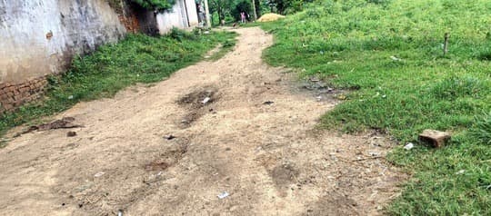 आजादी के दशकों बाद भी सड़क से वंचित है रजक टोला