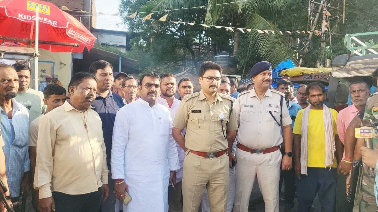 Bokaro News : आपसी सौहार्द के साथ मनायें पर्व-त्योहार : एसपी