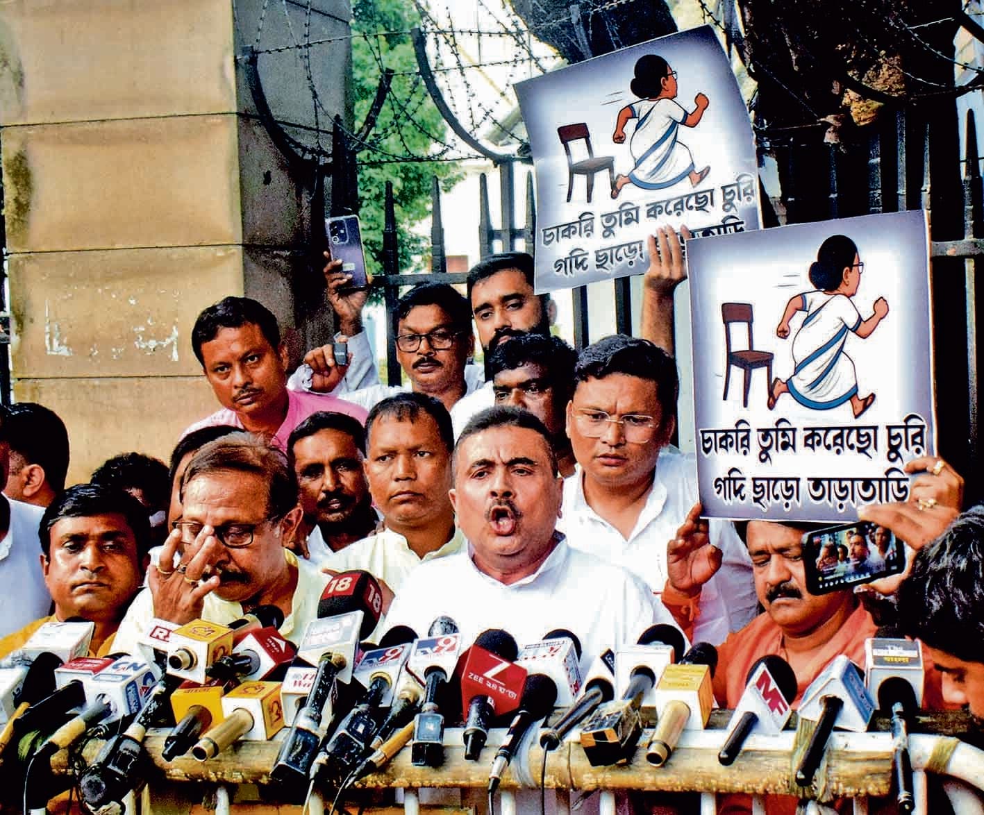 विधानसभा में हंगामे के बाद जीपी नड्डा का शुभेंदु को फोन, पूछा : क्या हो रहा है?