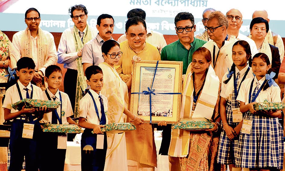 73 शिक्षकों को मिला शिक्षा रत्न बंगाल ने देश को दिखायी राह : ममता