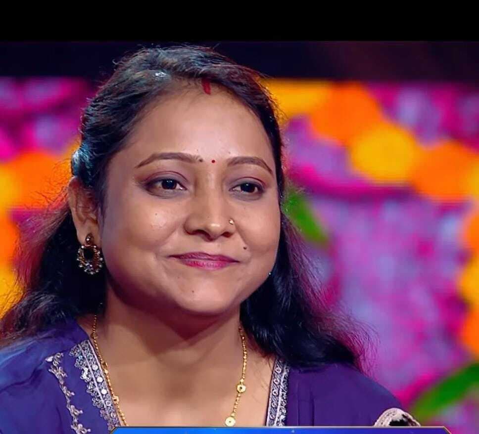 Dhanbad News: केबीसी की हॉट सीट पर पहुंची कुमारधुबी की बेटी पूजा