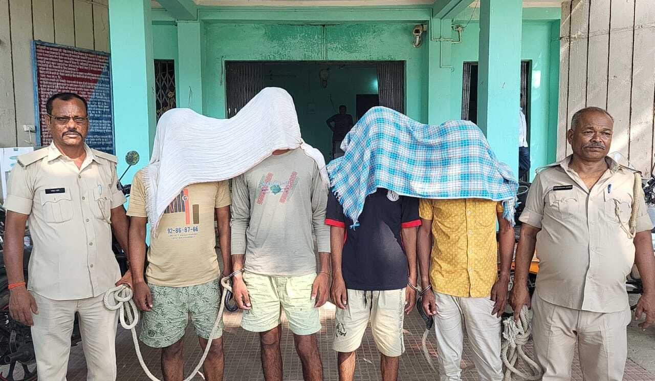 अधेड़ को अपहरण कर ले जा रहे बाइक सवार चार अपहरणकर्ता को पुलिस ने दबोचा