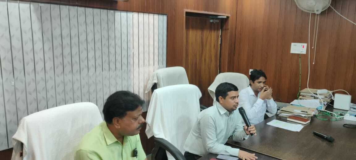 मुख्यमंत्री महिला रोजगार की डीएम ने दी जानकारी