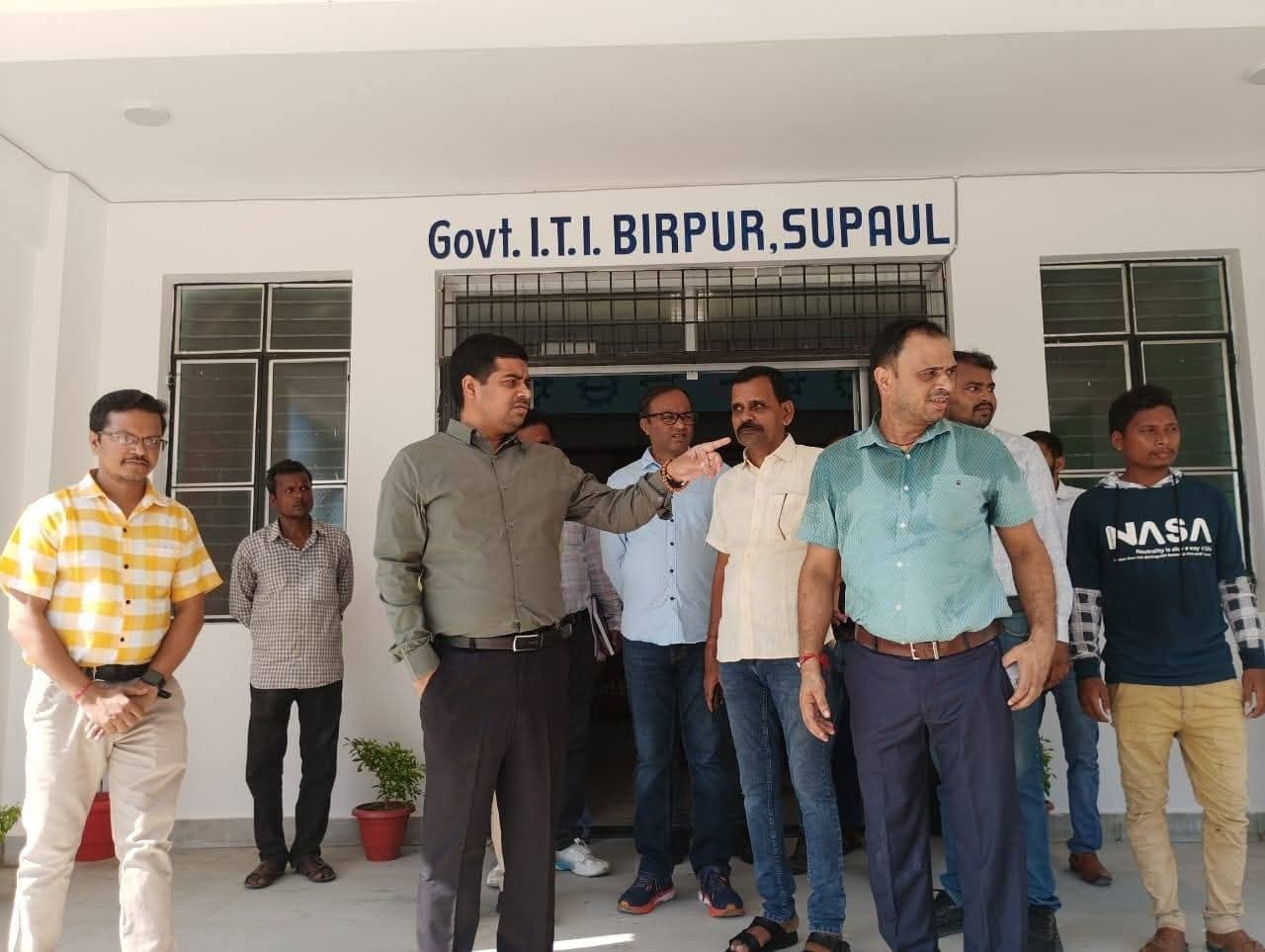 डीएम ने निर्माणाधीन आईटीआई भवन का किया निरीक्षण, शीघ्र कार्य पूर्ण करने का दिया निर्देश