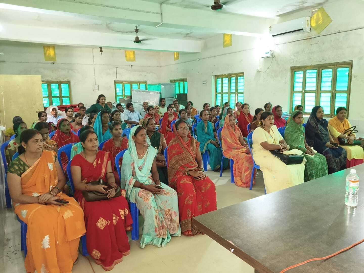 जीविका दीदियों के सीएम के साथ डीएम ने की बैठक, महिला रोजगार योजना की दी विस्तृत जानकारी