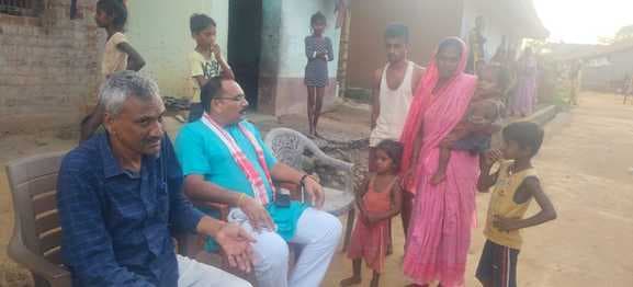 तालाब में डूबकर हुई मौत पर शोक व्यक्त करने पहुंचे विधायक