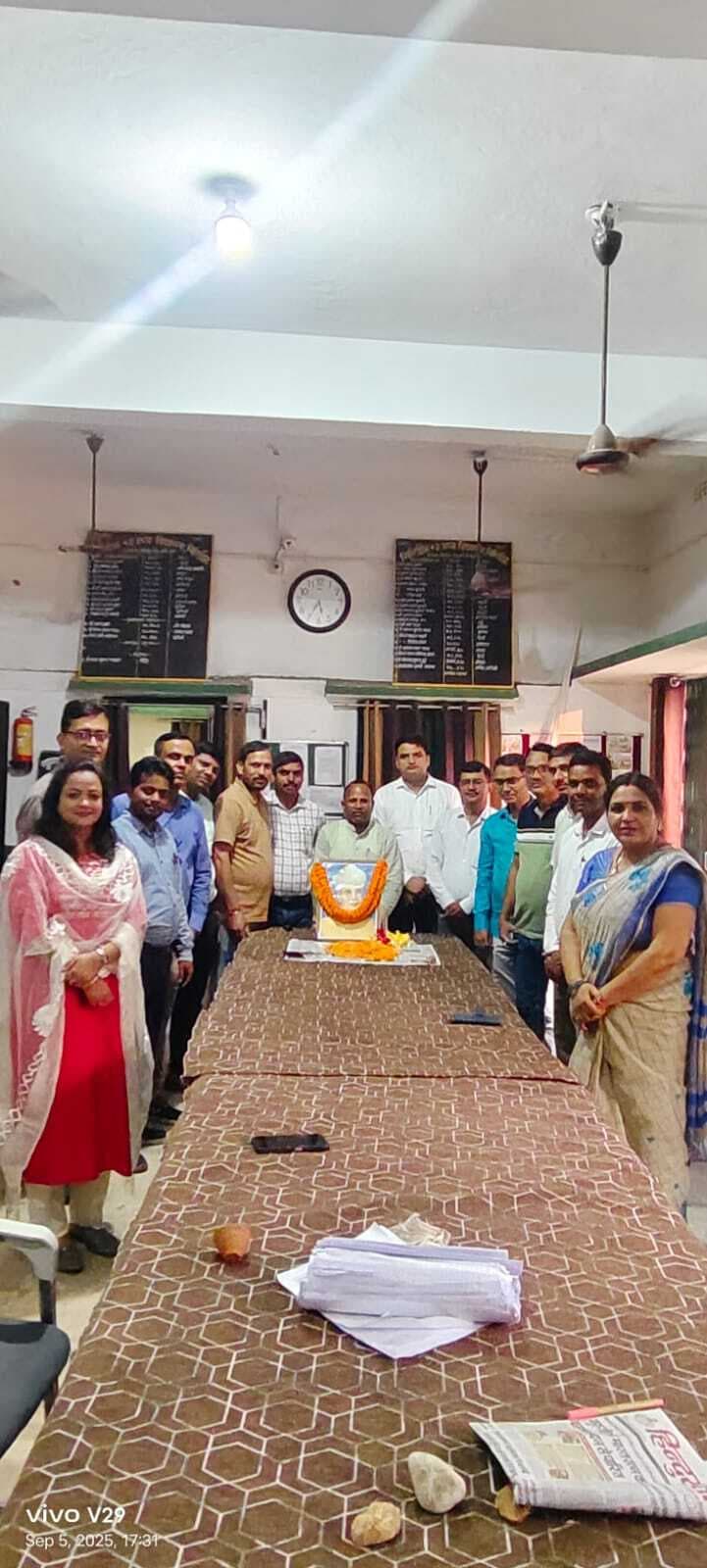 Giridih News : शिक्षक संघ ने मनायी सर्वपल्ली राधाकृष्णन की जयंती