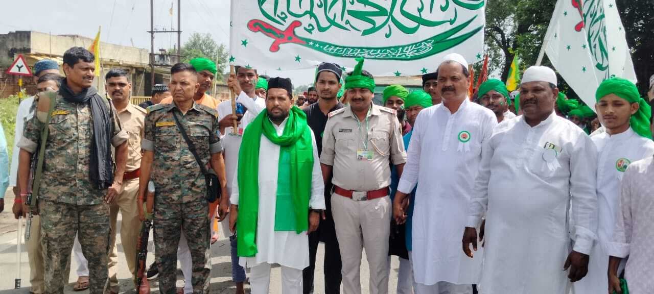 Giridih News : बेंगाबाद के जुलूस से उमड़े अकीदतमंद