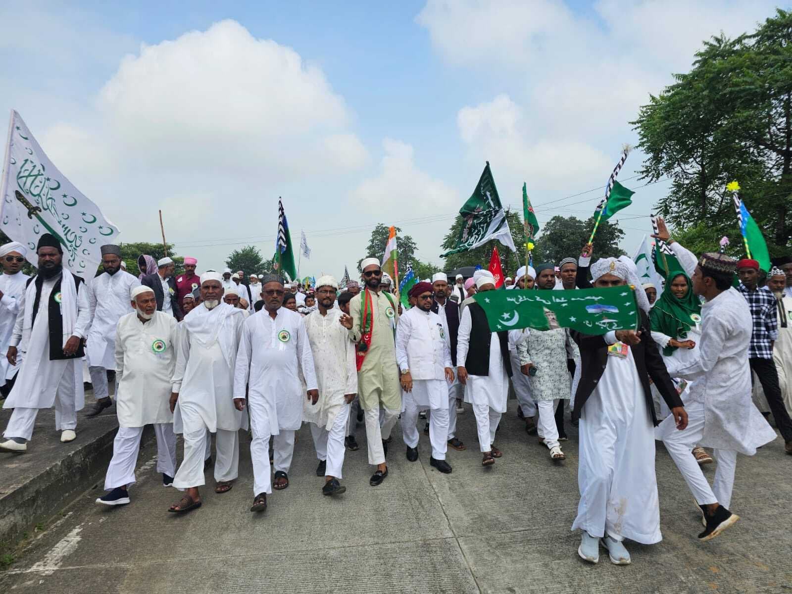 Giridih News :बगोदर में उत्साह के साथ निकला जुलूस