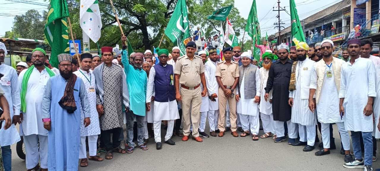 Dhanbad News: ईद-मिलादुन्नबी पर निकला जुलूस