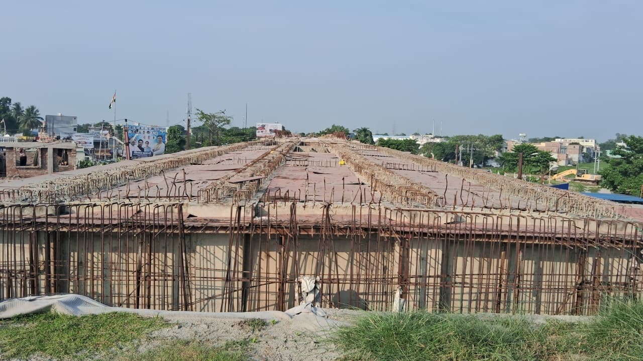 पांच साल बाद भी अधूरा पड़ा लोहियानगर ओवरब्रिज, जाम से लोग परेशान