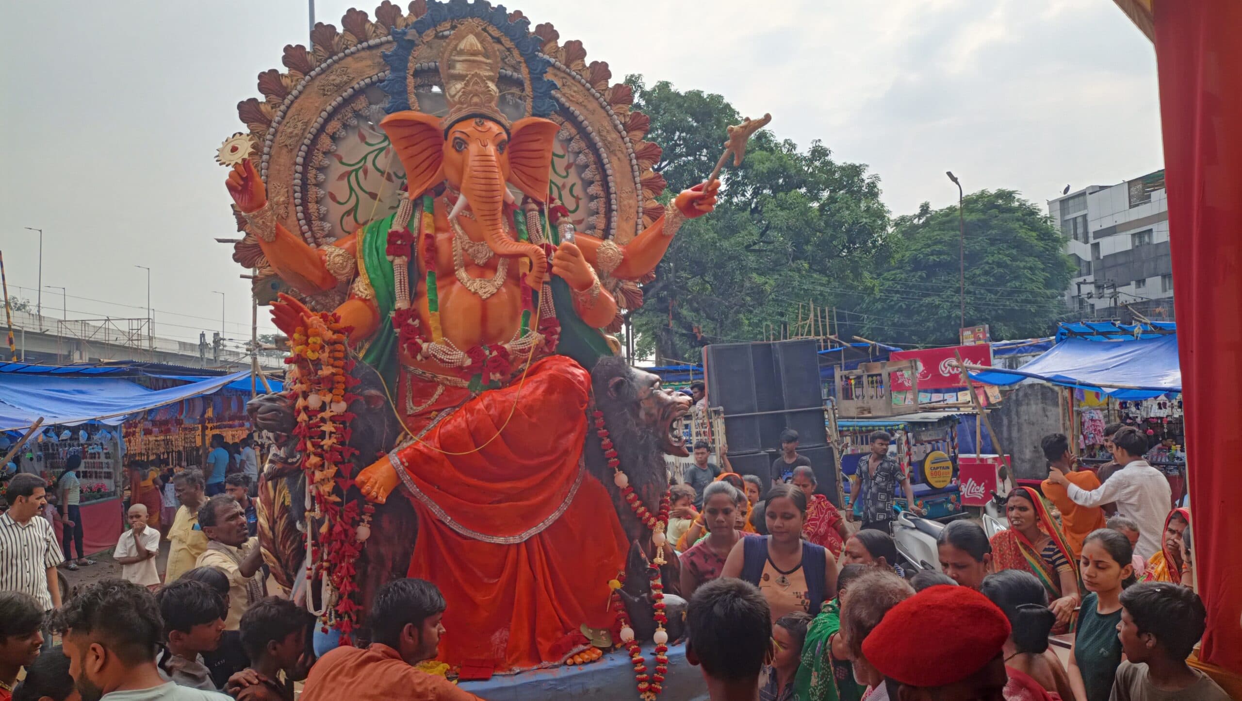 श्रद्धालुओं ने भगवान गणपति को दी भावभीनी विदाई