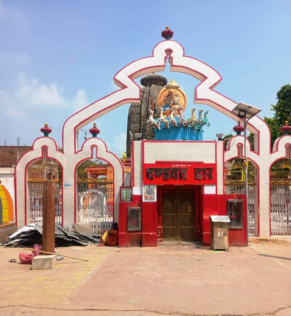 चंद्र ग्रहण : सूतक लगते ही मंदिरों के कपाट बंद