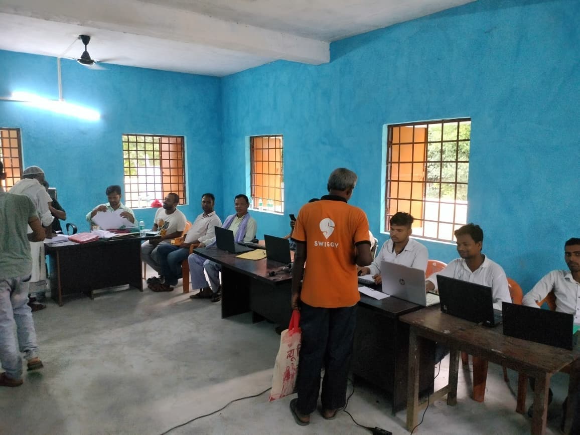 राजस्व महाअभियान शिविर में उमड़ी भीड़, सीओ ने दिए पारदर्शिता के निर्देश