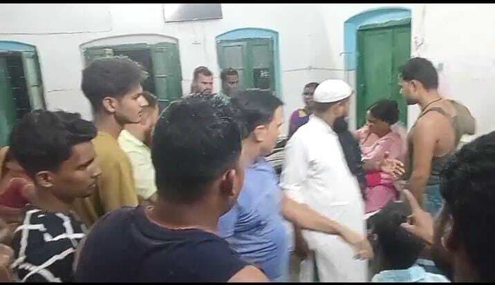 उदाकिशुनगंज में टेंपों पलटने से चालक सहित पांच यात्री घायल